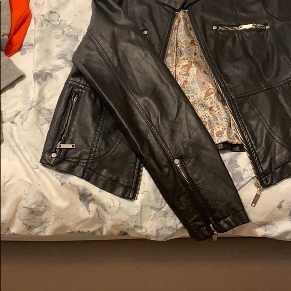 Black leather jacket - Picture 2 of 3